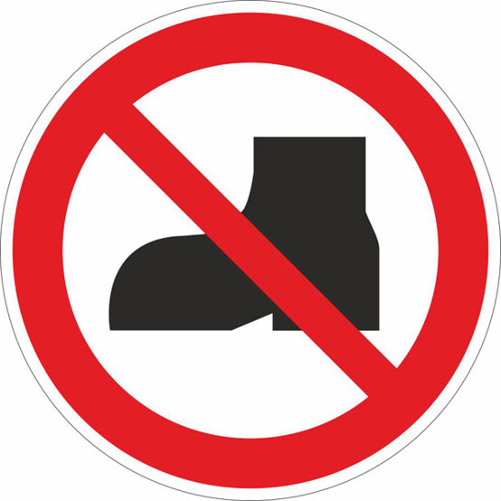 Verbotsschild: Tragen von Straßenschuhen Verboten | Durchmesser: 31,5 cm | Aludibond nach DIN EN ISO 7010 P045